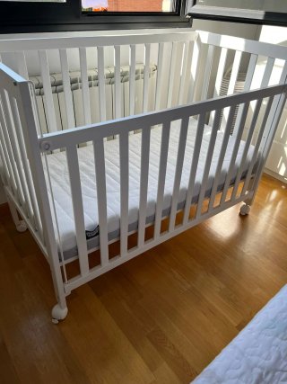 Cuna blanca con colchón