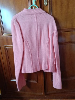 Chaqueta rosa corta