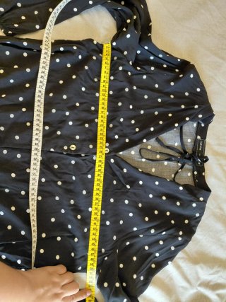 Camisa de lunares negra y blanca