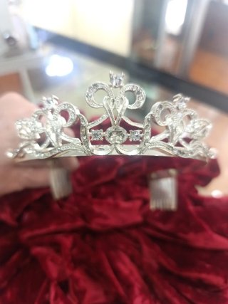 Tiara de plata con pedrería