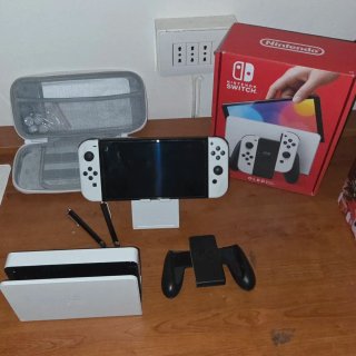 Nintendo Switch OLED Bianco e Nero
