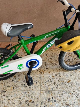 Bicicleta infantil DTB Decatlon ve  regalo casco