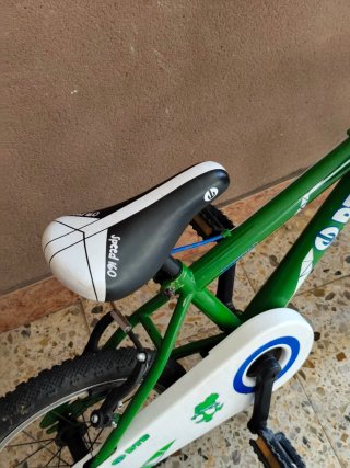 Bicicleta infantil DTB Decatlon ve  regalo casco
