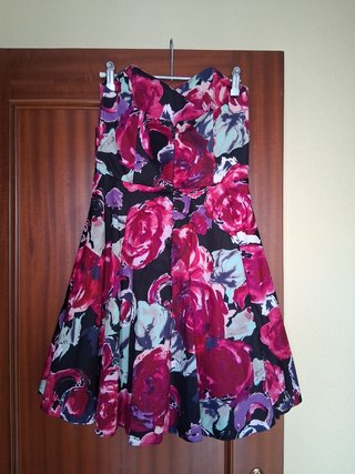 Vestido floral sin tirantes