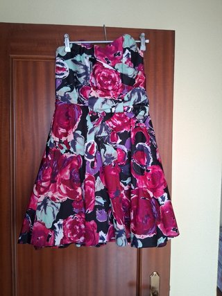 Vestido floral sin tirantes