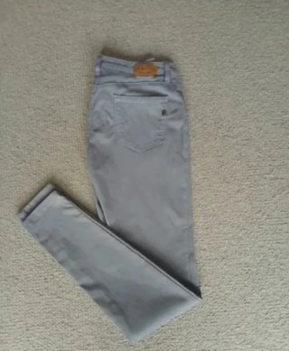 Pantalones grises
