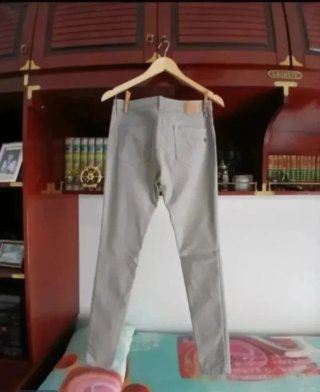 Pantalones grises