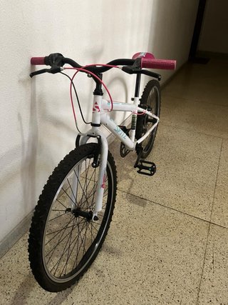 Bicicleta infantil niña blanca y rosa