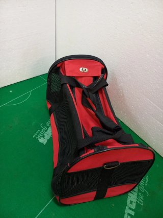 Mochila deportiva roja y negra