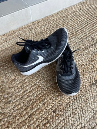 Zapatillas Nike Talla 43 Negras y Blancas