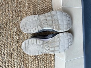 Zapatillas Nike Talla 43 Negras y Blancas