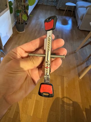 Cerradura Mauer Elite 2 Red Line y 2 llaves 30x30