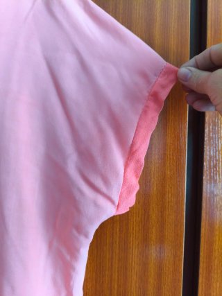 Blusa rosa con lazada en espalda