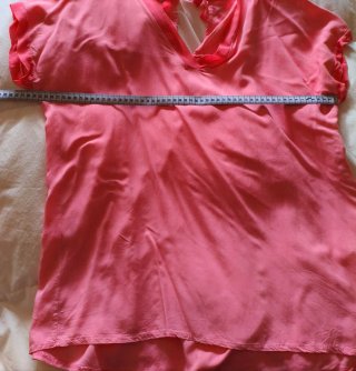 Blusa rosa con lazada en espalda