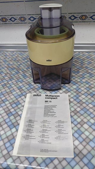 LICUADORA ELÉCTRICA  “BRAUN”