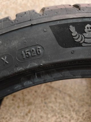 Neumático Michelin Pilot Sport 5 245/40 ZR18 nuevo