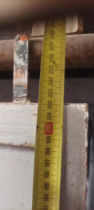 Puerta de hierro con doble cerradura