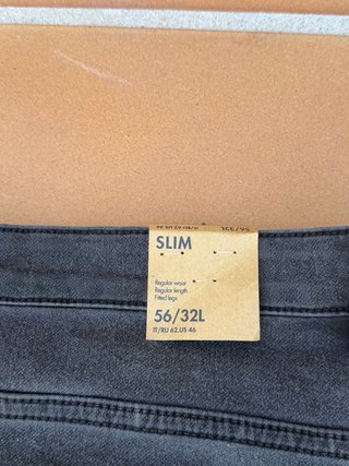 Pantalón vaquero negro slim Kiabi T.56