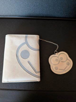 Cartera juvenil con llavero de rana