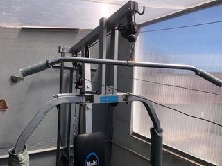Máquina de gimnasio en buen estado
