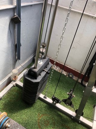 Máquina de gimnasio en buen estado