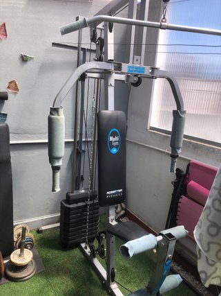 Máquina de gimnasio en buen estado
