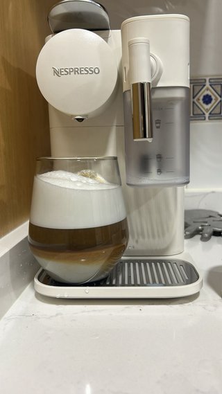 Cafetera Nespresso Lattissima One Blanca