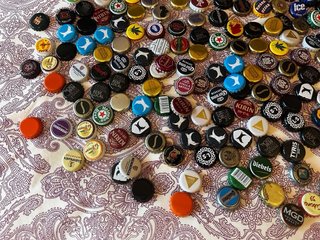 Lottazione di tappi di bevande varie