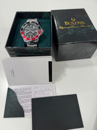 Reloj Bulova Sub Marine Negro y Rojo