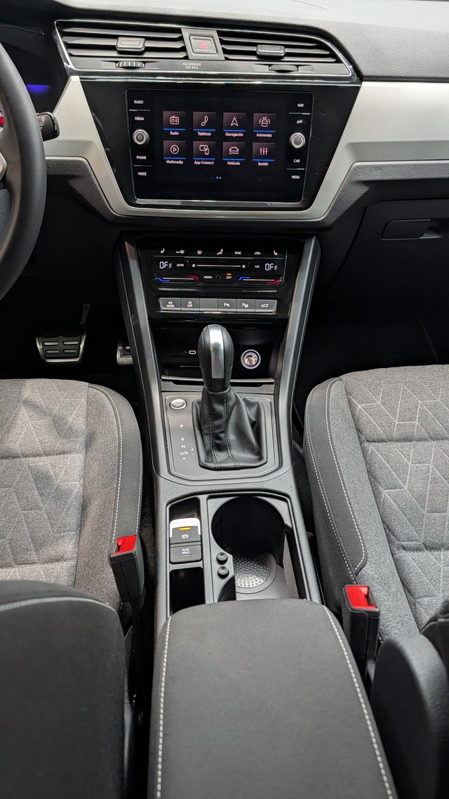 VOLKSWAGEN Touran 2.0 TDI DSG2024