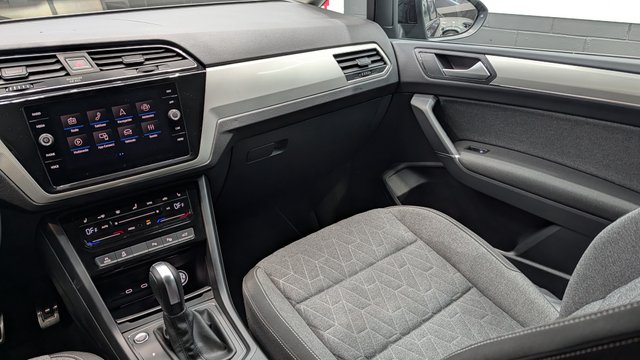 VOLKSWAGEN Touran 2.0 TDI DSG2024