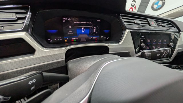 VOLKSWAGEN Touran 2.0 TDI DSG2024