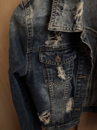 Chaqueta vaquera INVICTUS desgastada