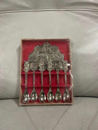 Set di sei cucchiaini decorativi antichi