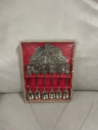 Set di sei cucchiaini decorativi antichi