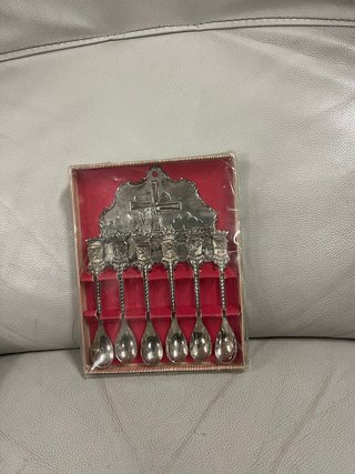 Set di sei cucchiaini decorativi antichi