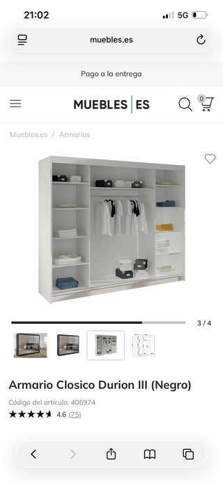 Armario de tres puertas correderas con espejo.