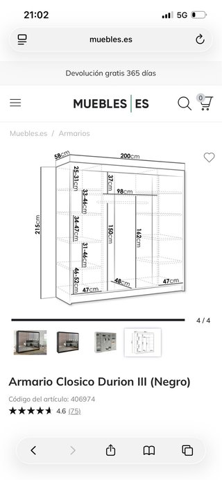 Armario de tres puertas correderas con espejo.