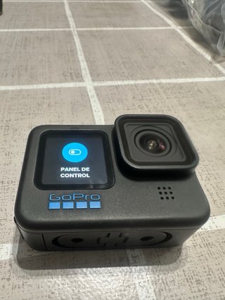 Videocamera sportiva GoPro Hero 11 in ottime condizioni, quasi nuova con accessori