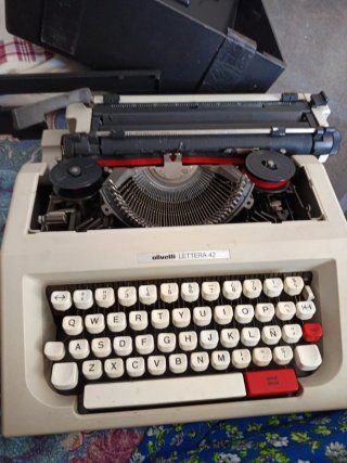 Máquina de escribir Olivetti Lettera 42
