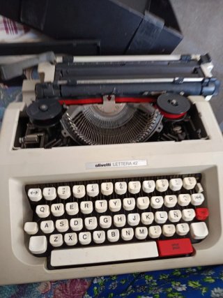 Máquina de escribir Olivetti Lettera 42