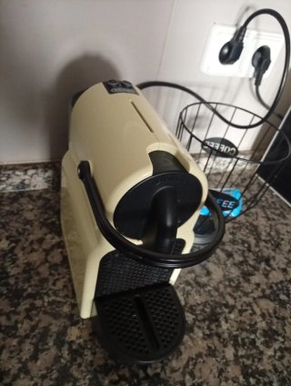 Cafetera DeLonghi Beige