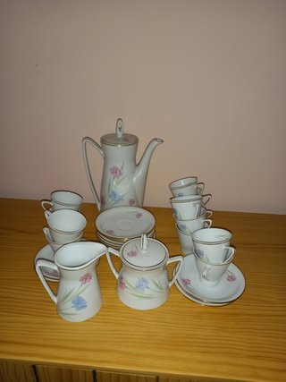 Juego de café de porcelana con flores