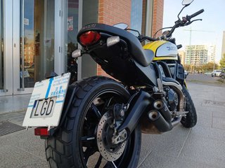 Ducati Scrambler Icon Amarilla