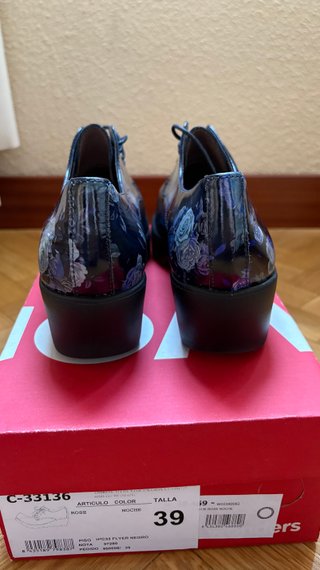 Zapatos Wonders mujer azules florales