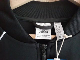 Sudadera Adidas Negra con Etiquetas
