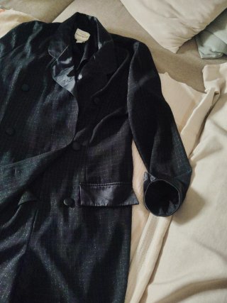 Vestido pantalón solapas raso negro
