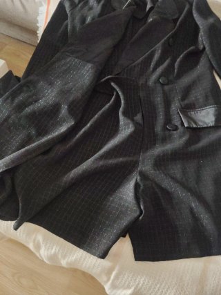 Vestido pantalón solapas raso negro