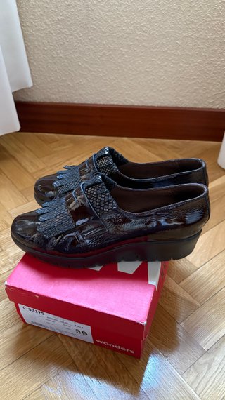Mocasines Wonders mujer marrones plataforma