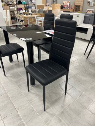 Mesa de cocina cristal y 4 sillas negras